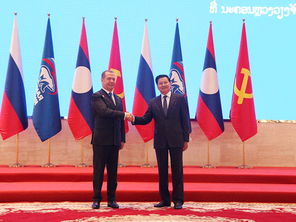 medvedev visit laos